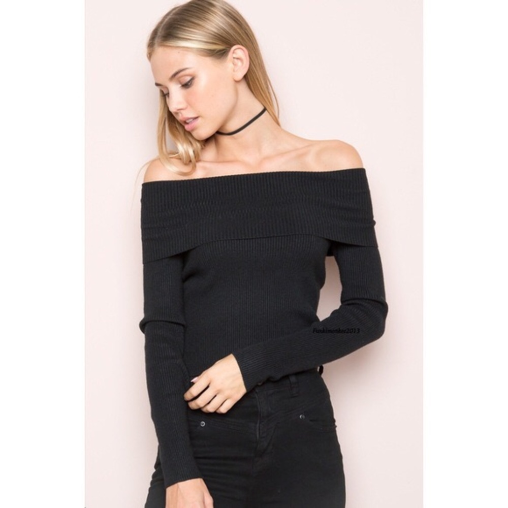 Brandy Melville Kiko Top off the shoulder sweater